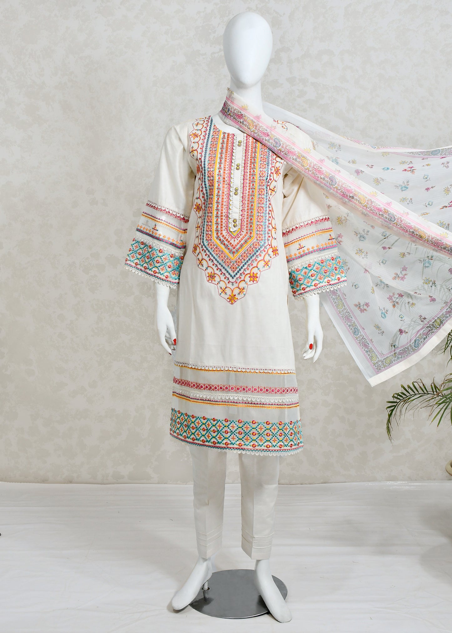White Rangeen Zaib-e-tan
